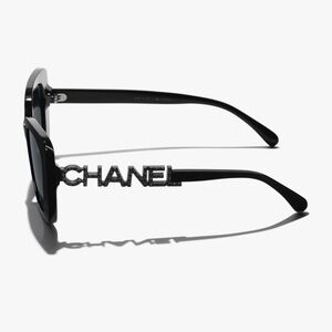 CHANEL
Acetate Strass Polarized Square Sunglasses 5422-B-A Black